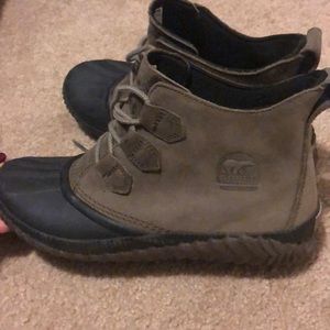 Sorel short winter boots